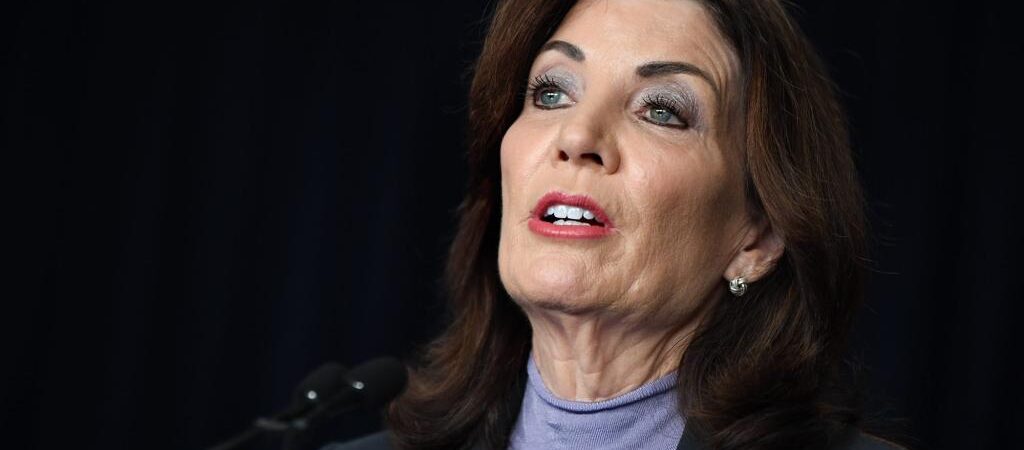 Hochul bows to nursing union’s B senior-care power play