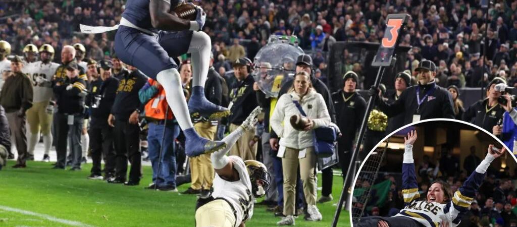 Notre Dame overwhelms Army in Yankee Stadium battle